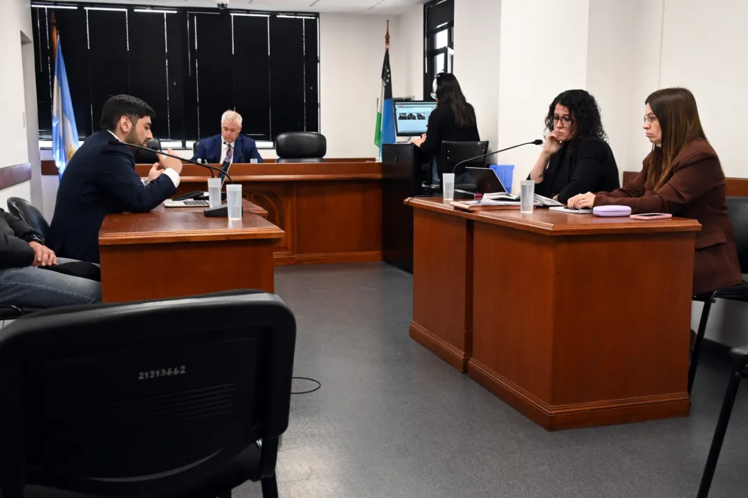 Se realizó la primera audiencia judicial por el recibo de sueldo de Weretilneck extraído de una computadora de Casa de Gobierno