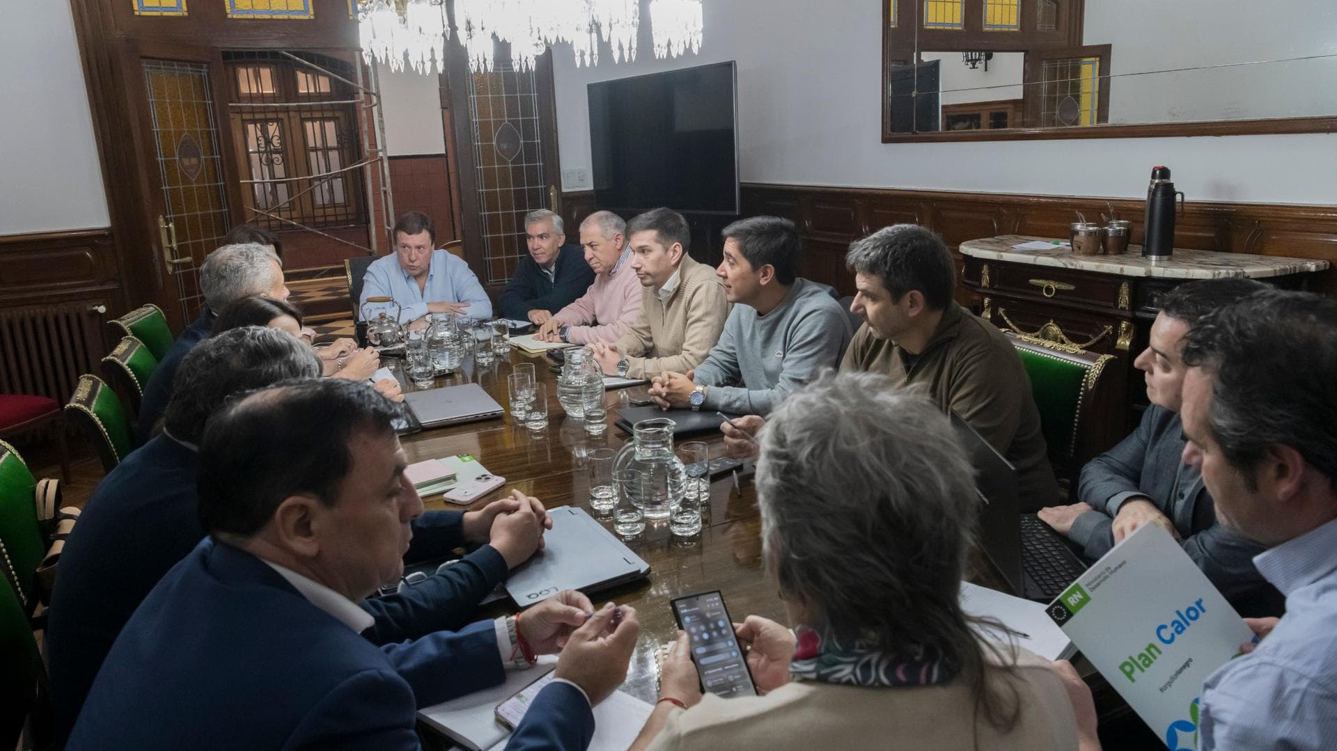 En Viedma Weretilneck se reunió con su Gabinete para hacer un repaso de la gestión