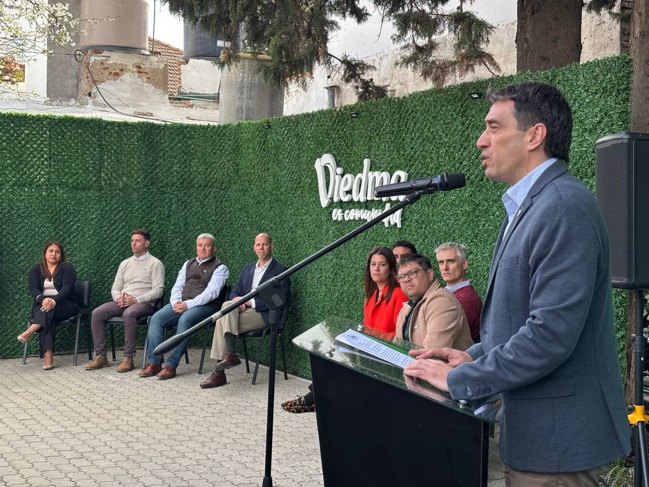 Castro tomó juramento a los nuevos funcionarios del gabinete municipal