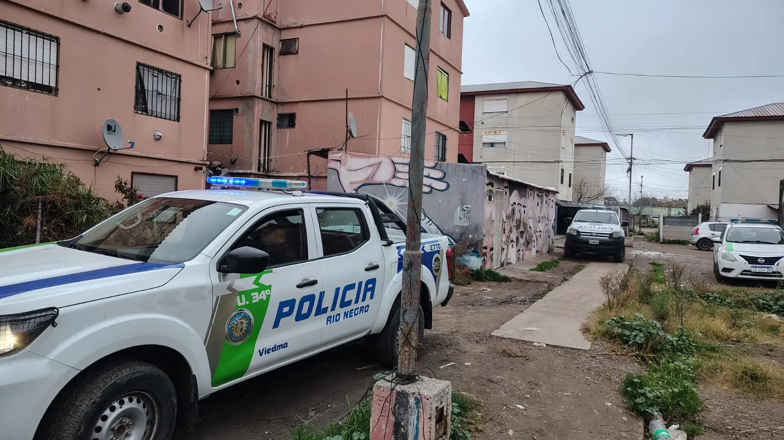 Varios allanamientos se realizaron simultáneamente en el barrio Ceferino de Viedma