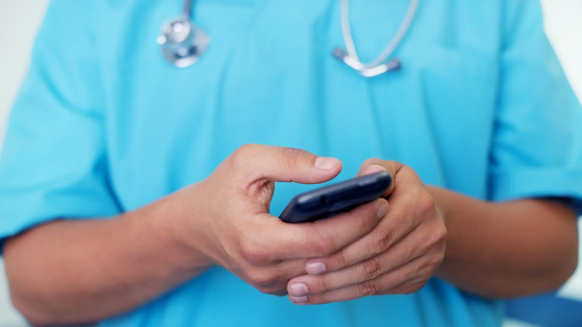 Limitan el uso de celulares para los profesionales de la salud en los quirófanos de los hospitales rionegrinos