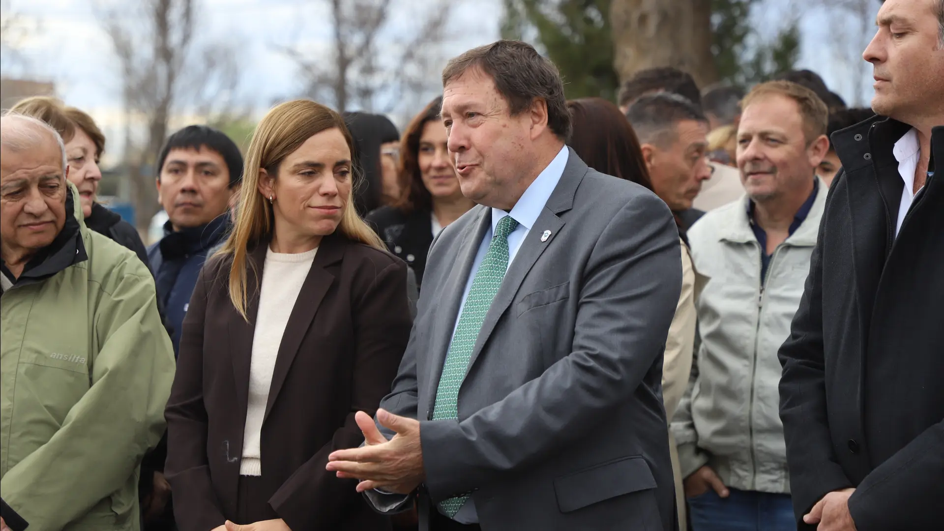 Weretilneck estuvo en el aniversario de Roca junto a la Intendenta y anunció una agenda de obras y servicios
