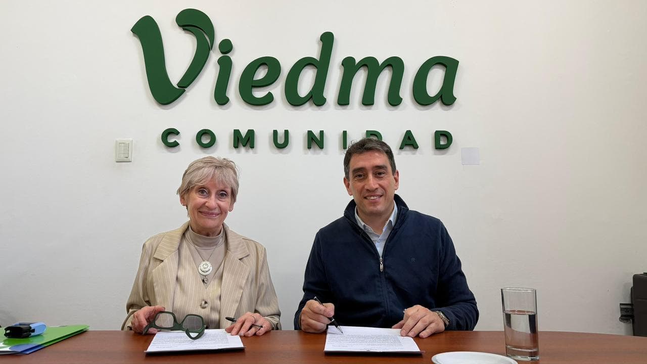 El municipio de Viedma firmó un convenio para la trabajar en la prevención, capacitación y asistencia frente a los consumos problemáticos