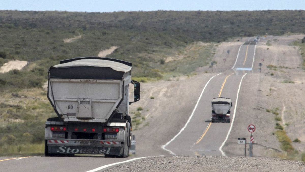 La oposición le pide al Gobierno que intensifique los controles en el transporte de arena silícea en Río Negro