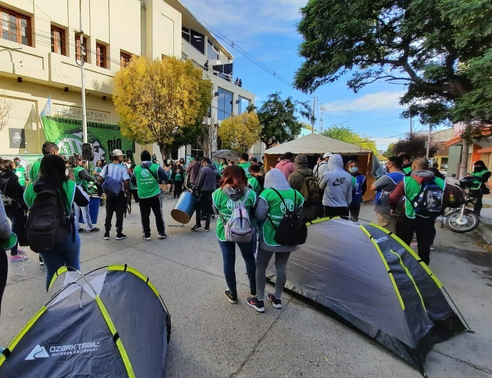 Frente a la Legislatura ATE montará un acampe con vigilia por el tratamiento del Pase a Planta este jueves en la sesión