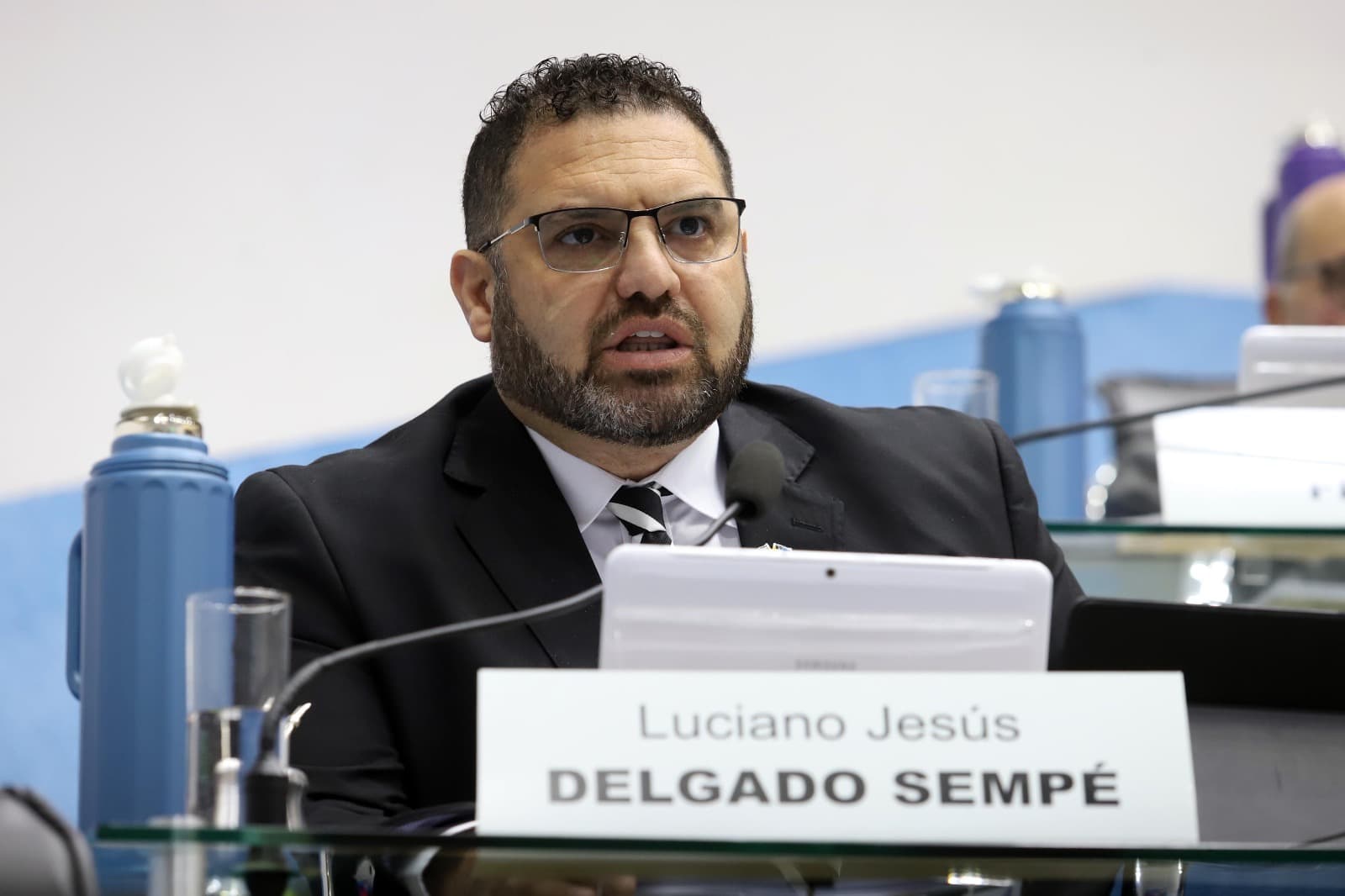 "Si Weretilneck reconoce que las familias no llegan a fin de mes, es hora de tratar los proyectos"