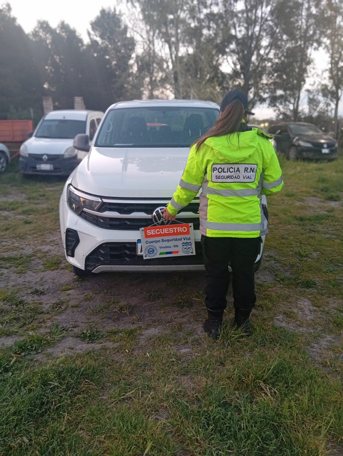 La policía en Viedma secuestró una camioneta con pedido de captura por robo agravado en La Matanza