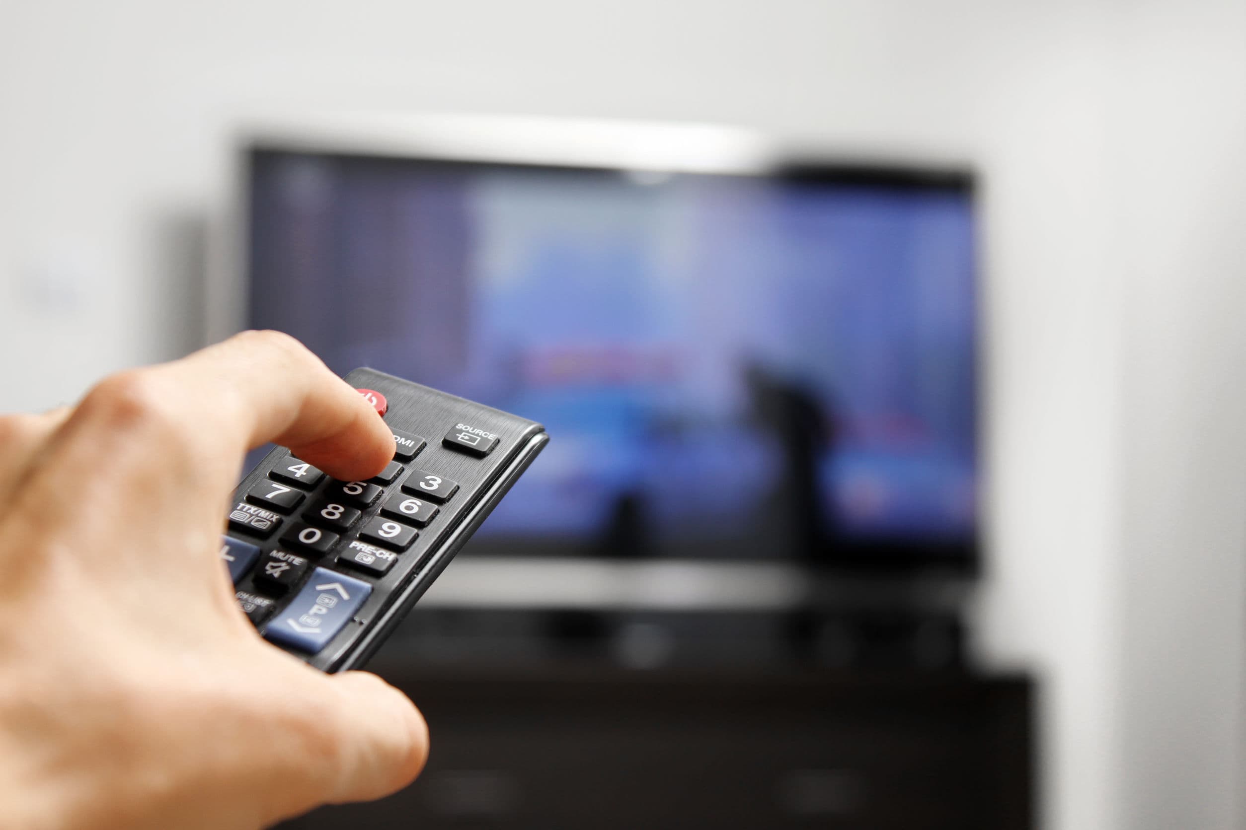 Personalmente solicitó la baja del servicio de TV y le debitaron 14 facturas más, la empresa de cable fue condenada