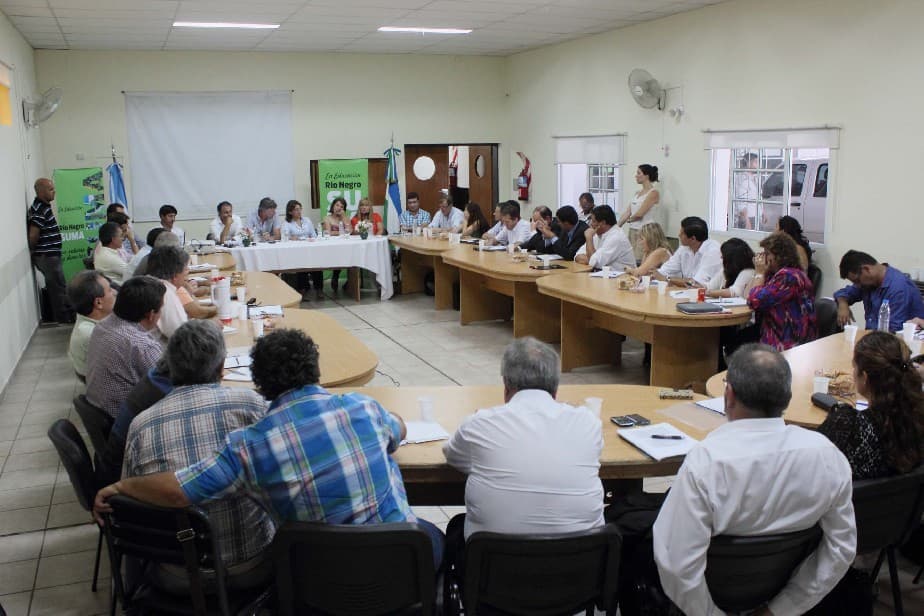 Educación y Municipios trabajan los convenios para la prestación de los servicios de comedores escolares, transporte, insumos