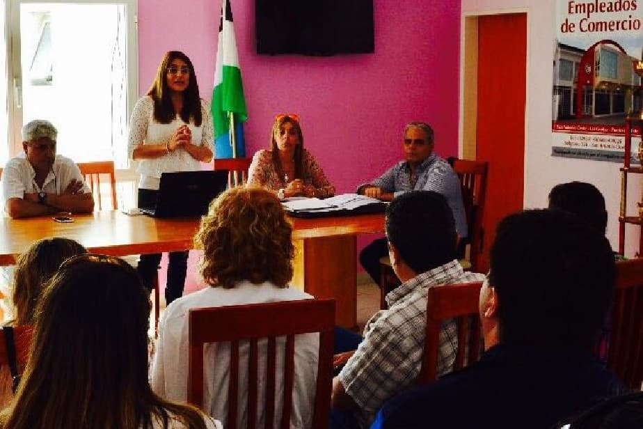 Para que no existan sorpresas la Agencia de Recaudación brindó asesoramiento a comerciantes en Las Grutas