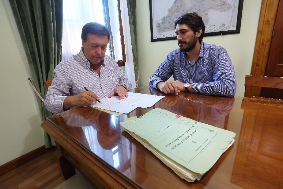 Se firmó el Decreto que deroga el sistema de becas como contraprestación laboral en el Estado
