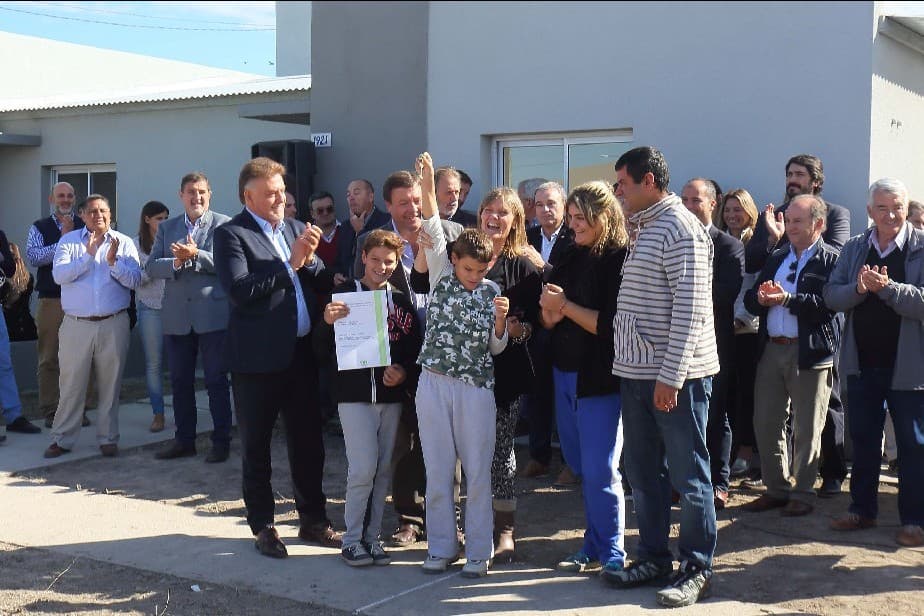Entregaron viviendas a 70 familias de Viedma