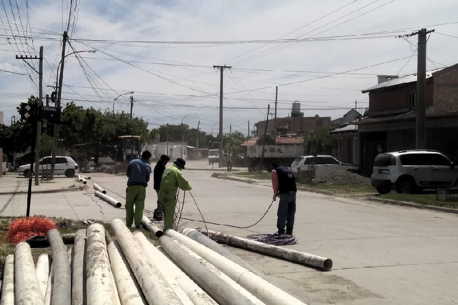 Aguas Rionegrinas instaló un bypass momentáneo en calle Schieroni de Viedma