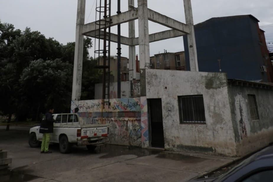 Reparan el tanque de agua del barrio 20 de Junio