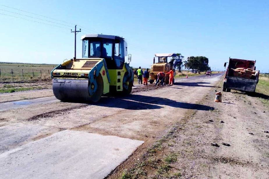 Trabajos de bacheo en la Ruta Provincial Nº1