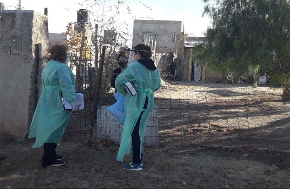 El hospital de Roca intensifica el trabajo casa por casa para detectar contactos estrechos