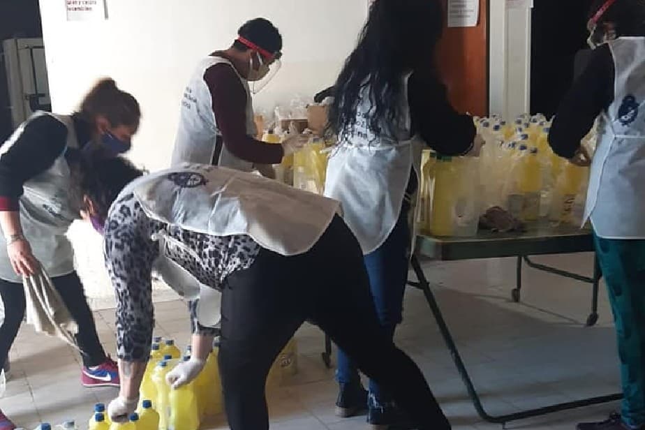 Agentes sanitarios del hospital Zatti colaboran en la atención de personas aisladas