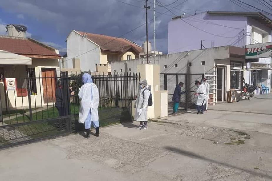 El rastrillaje casa por casa en el barrio Santa Clara arrojó cinco nuevos casos de COVID-19