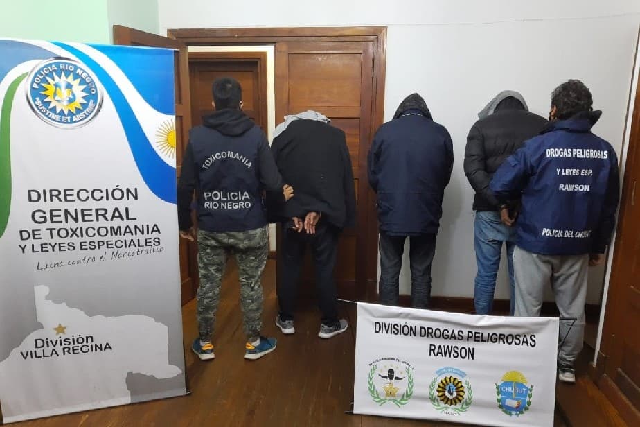 Más de 5 kilos de cocaína, 19 detenidos, 15 vehículos, secuestró la policía de Chubut y Rio Negro en un operativo