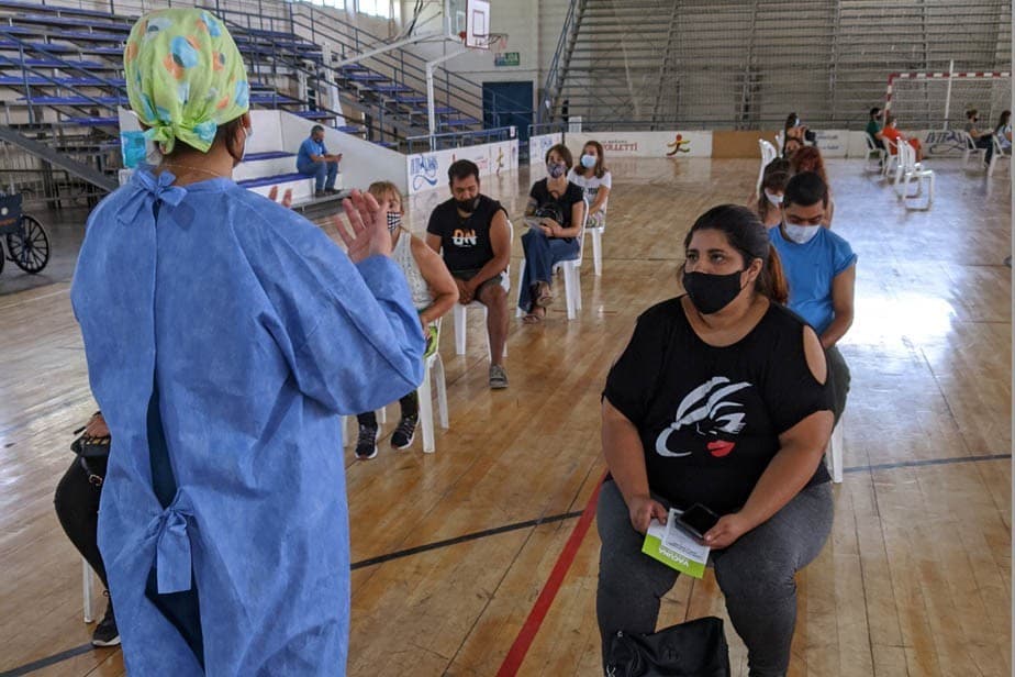 Se vacuna a los docentes y no docentes contra el Covid-19 en Rio Negro