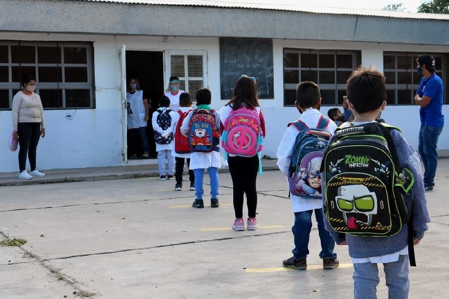 ATE pide que las clases sean suspendidas por las bajas temperaturas y denuncia que discriminan a los porteros