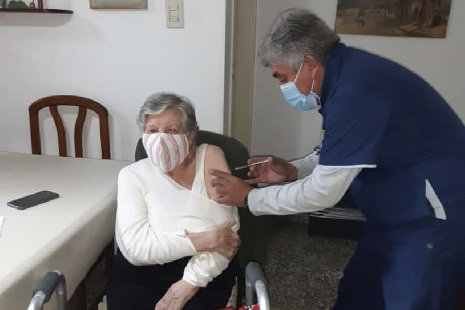 Vacunan a domicilio a pacientes con limitaciones físicas o patologías de salud mental