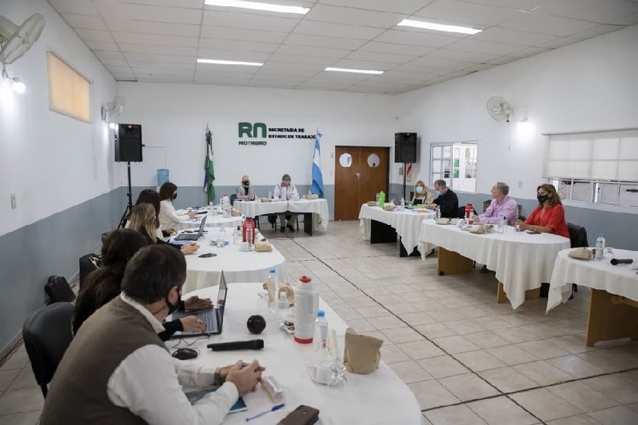 Continuará el lunes la reunión entre el Gobierno y el gremio docente por salarios