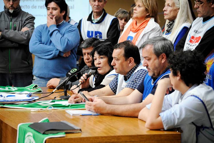 ATE y UnTER salieron a criticar al Gobierno por no tener aún una fecha del pago de sueldos