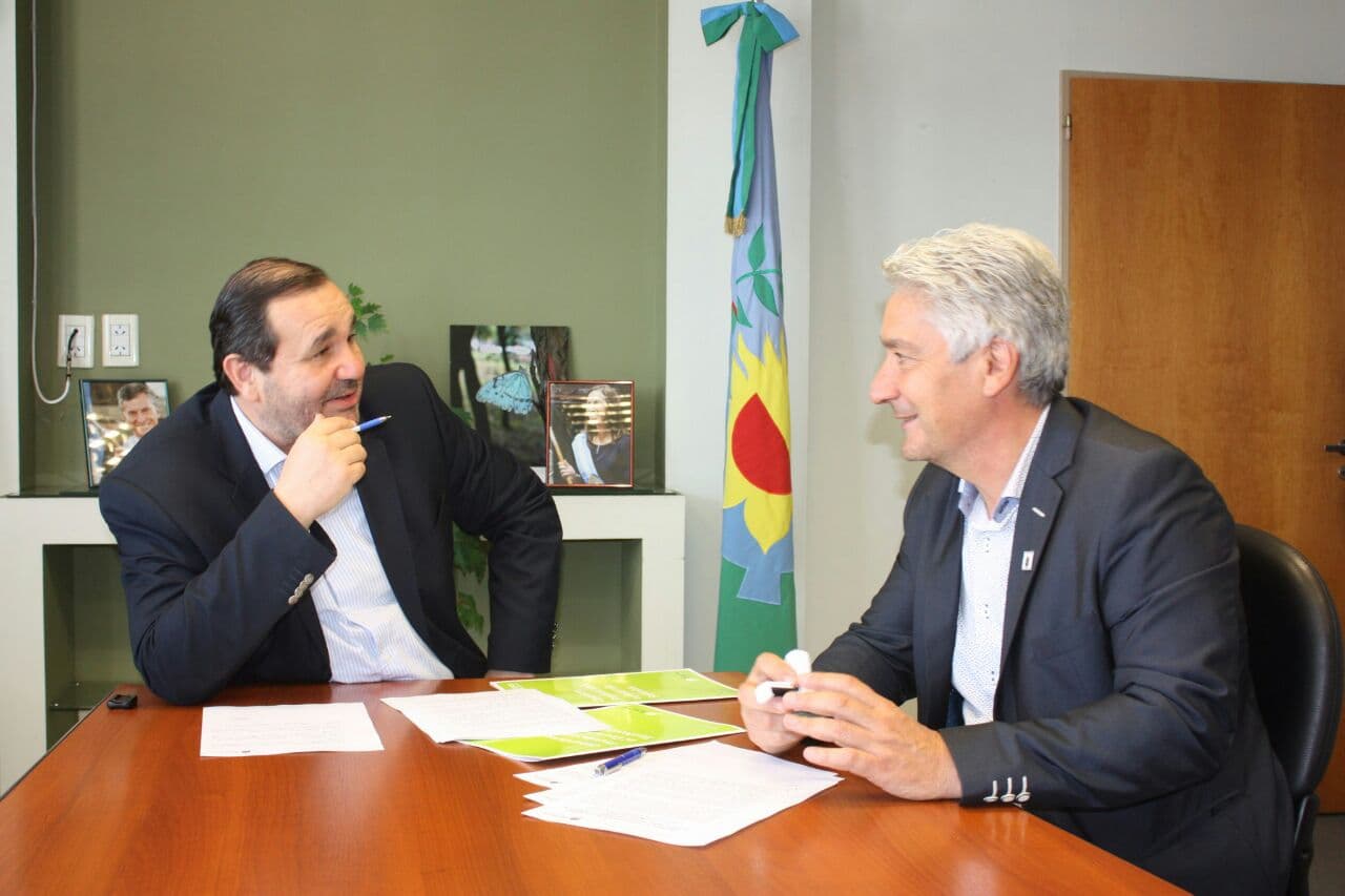 Zara firma convenio con organismo ambiental para tratar los residuos sólidos urbanos de Patagones