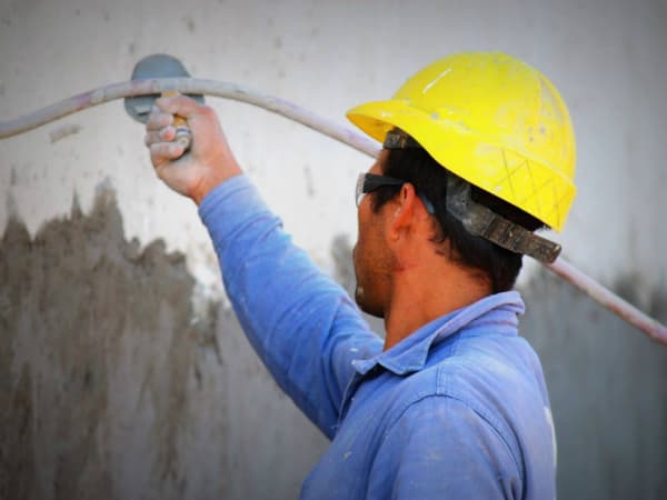 Esperan fondos para construir viviendas y avanzar en obras paralizadas, tendrían que haber llegado el viernes