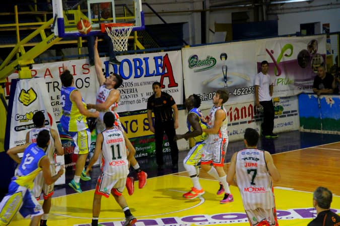 Atenas visitará a Ciclista por el primer juego de la reclasificación