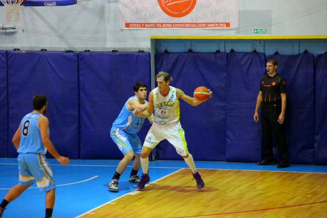 El Griego no pudo quedarse con el primer juego de los Cuartos de Finales