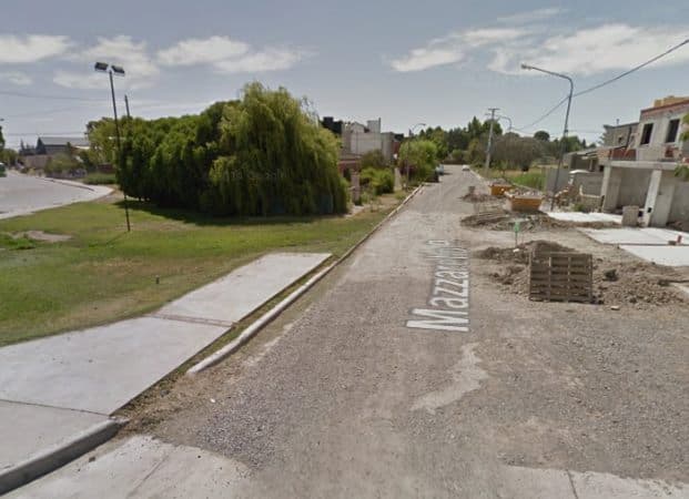 Con un arma de fuego un padre evitó que le roben la moto a su hijo de 23 años en Viedma