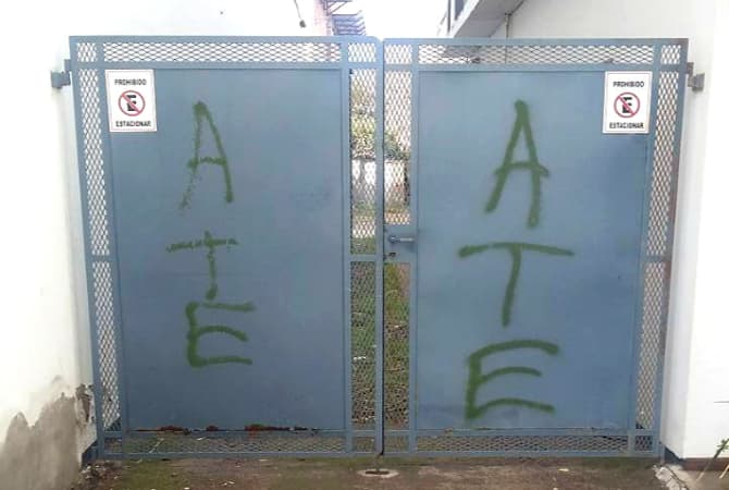 Durante la protesta ATE también se encargó de dejar su firma en un estudio jurídico