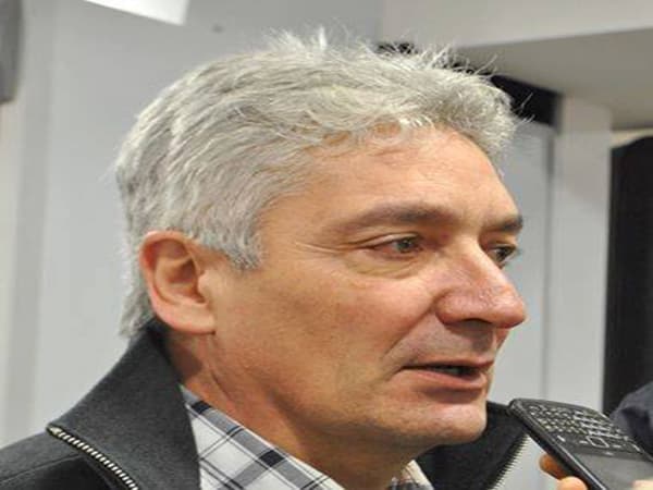 “No pueden venirme a reclamar puestos de trabajo para sus amigos ni hablar en las redes sociales sobre la reunión”