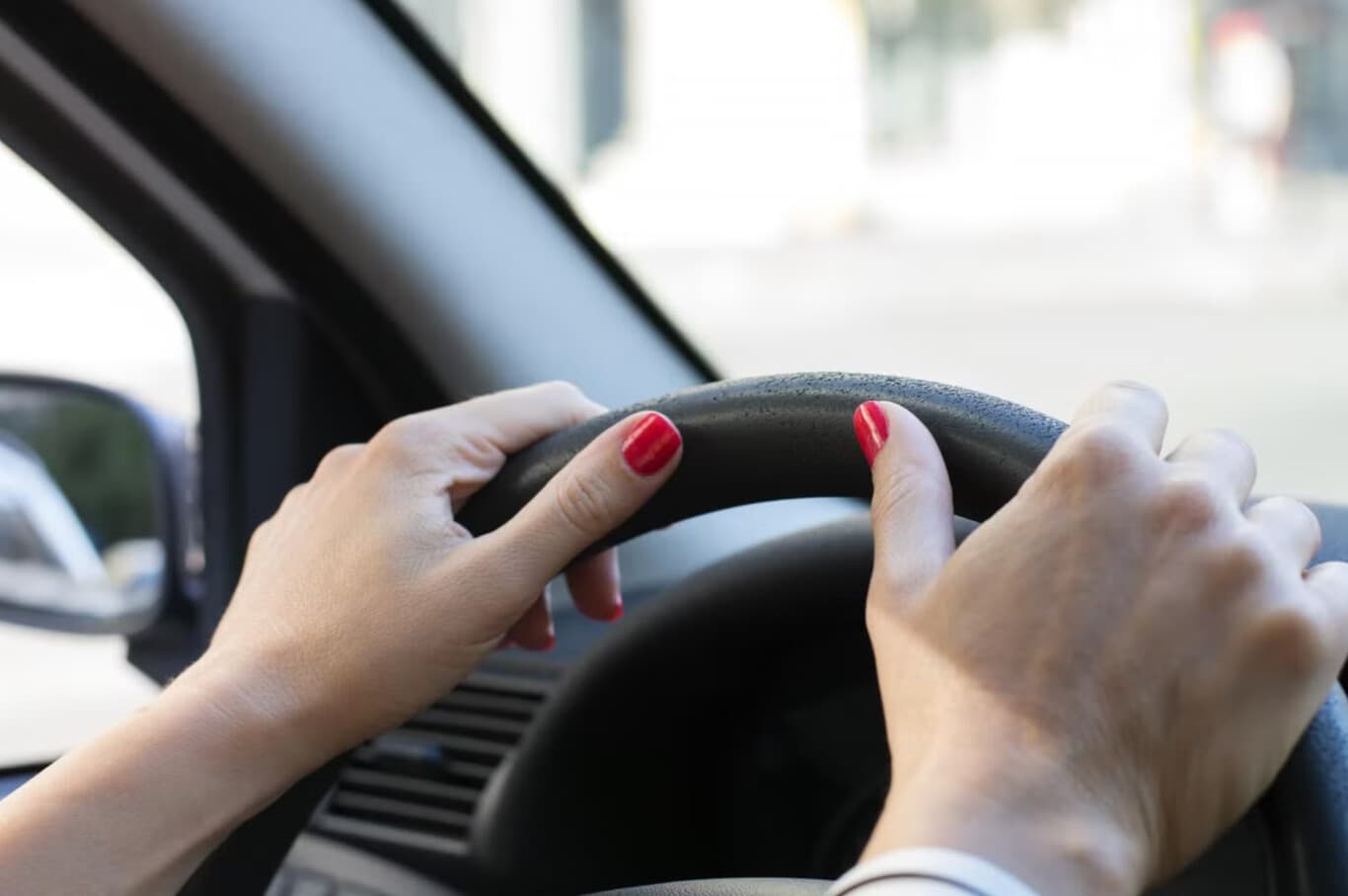 Iban por la izquierda pero tenían prioridad de paso, conductora deberá indemnizar a dos adolescentes accidentados