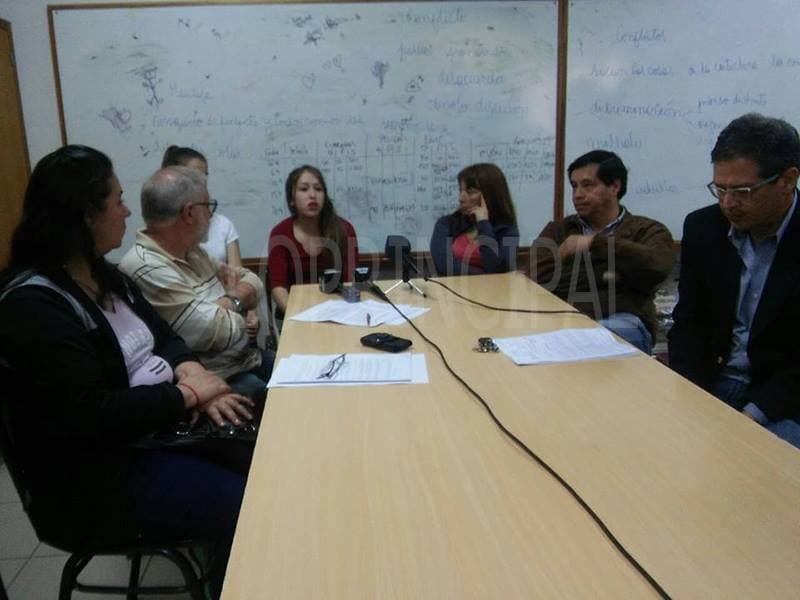 Padres del CEM Nº 8 toman postura frente a la reforma educativa de los colegios secundarios