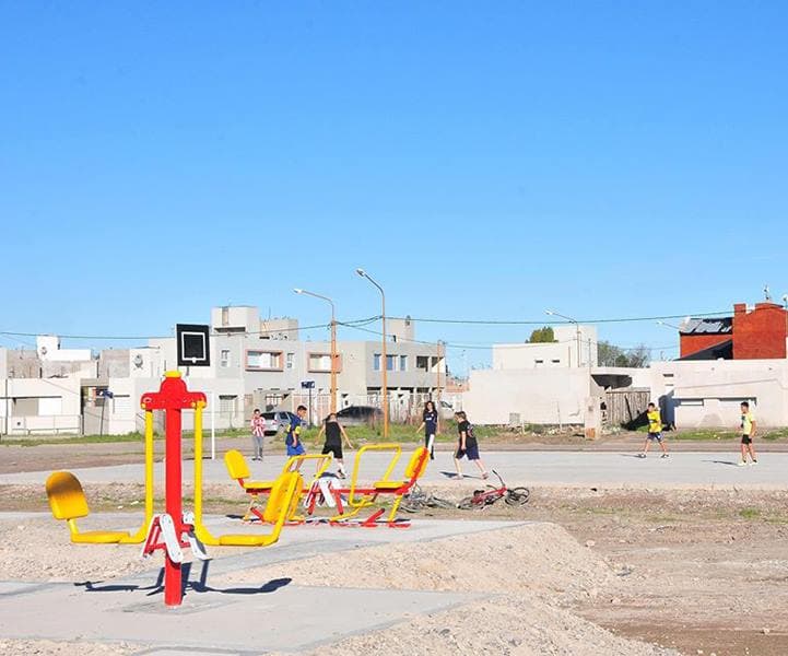 Vecinos del barrio San Martin comenzaron a disfrutar de los gimnasios a cielo abierto