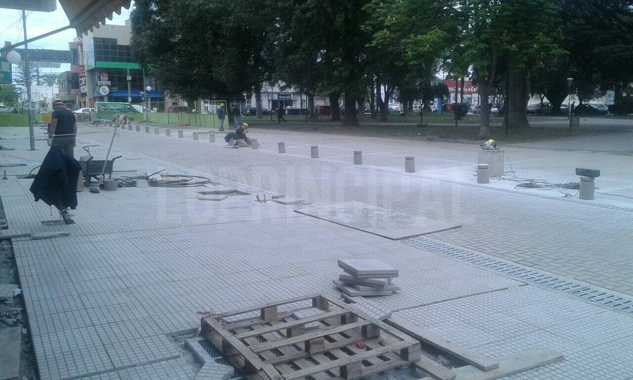 Si no terminan la obra de la calle Buenos Aires en el plazo previsto, sancionarían a la empresa