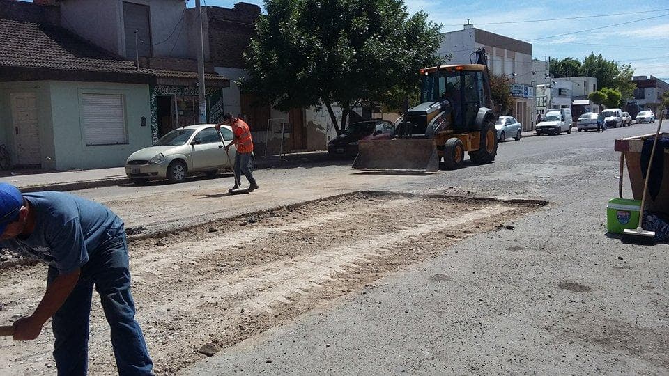 Se realizan las obras de reasfalto de la calle Guido, entre Zatti e Irigoyen.