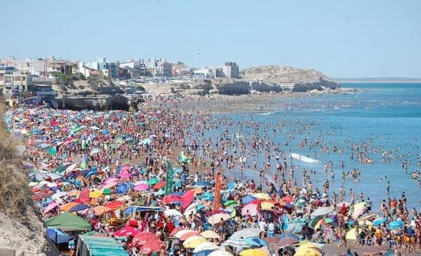 Paran varios gremios y el Gobierno ratificó el descuento a los estatales que se adhieran