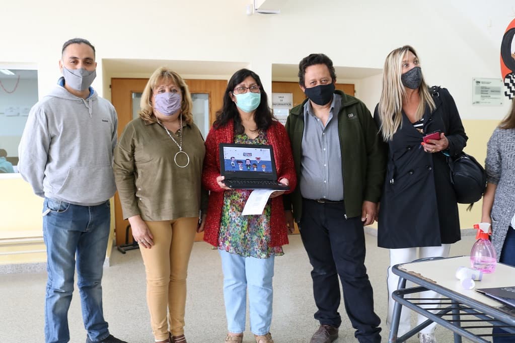 Entregaron 55 netbooks a escuelas de Viedma y San Javier