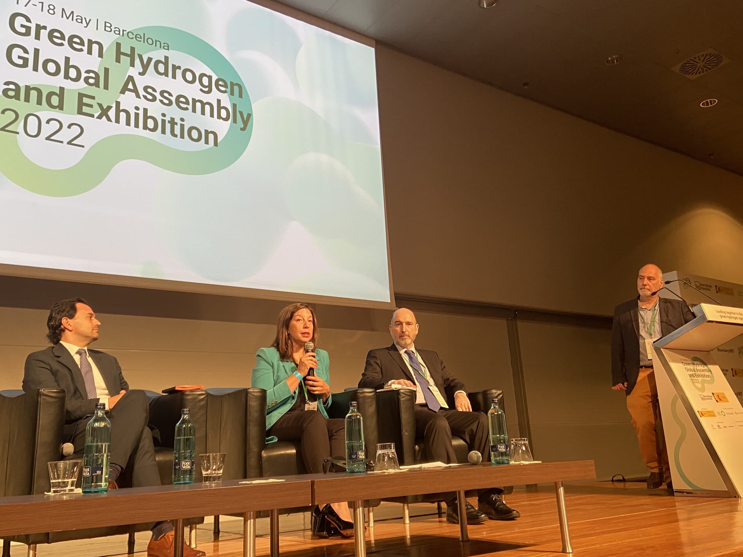 En Barcelona la Gobernadora anunció que la planta de Hidrógeno Verde comenzará a producir en 2025