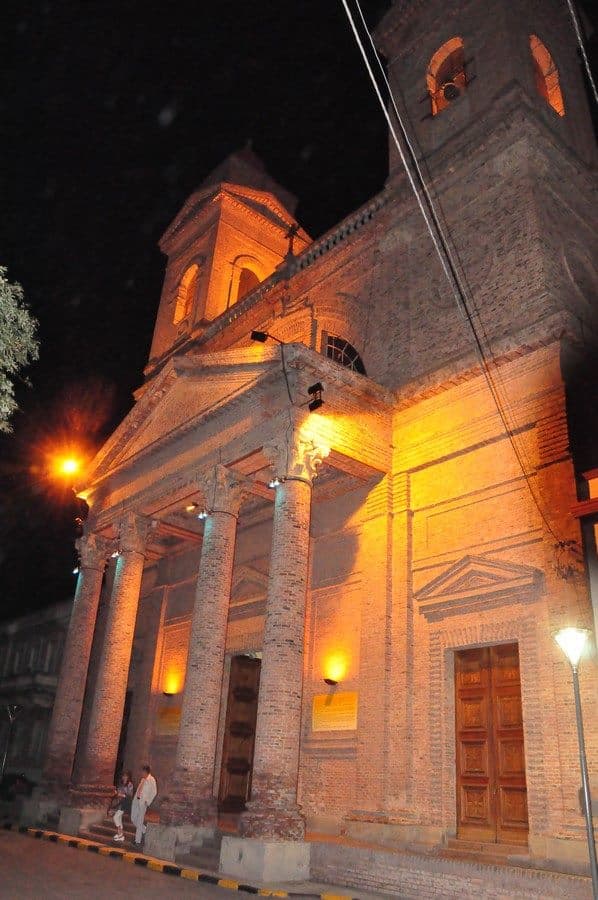 Nueva luminaria para embellecer la Catedral de Viedma