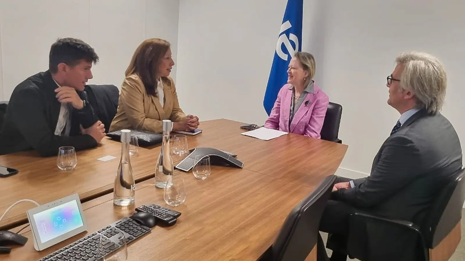 La gobernadora expuso su plan de Hidrógeno con la Agencia Internacional de Energía
