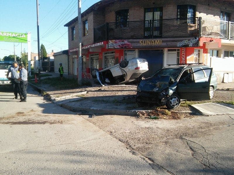 Tremendo choque en Dorrego y Boulevard Contín, hay un herido grave