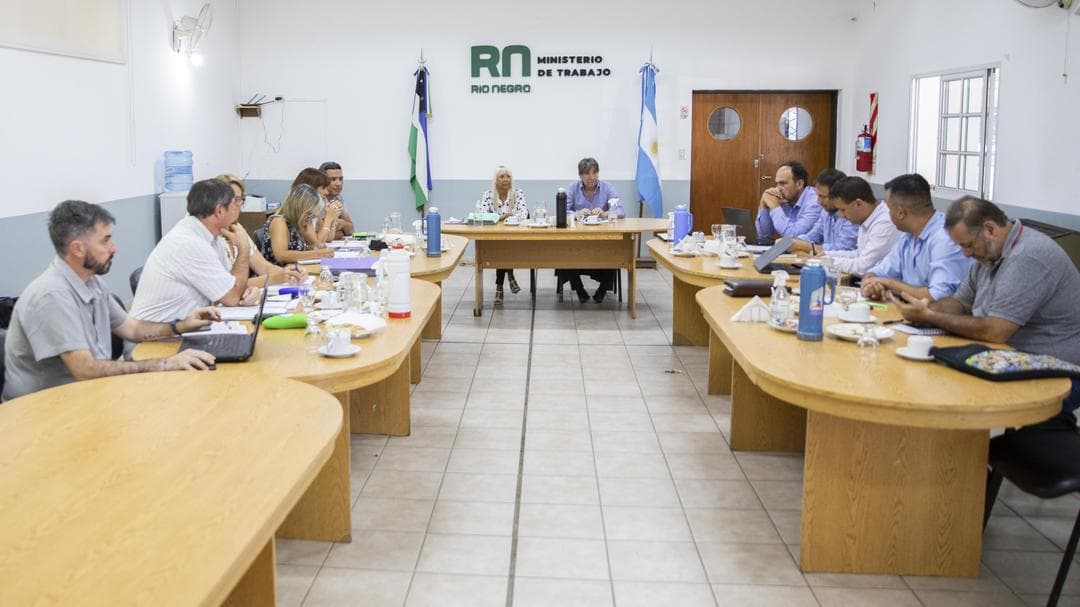 Se reune el gobierno con los gremios para arreglar una mejora salarial