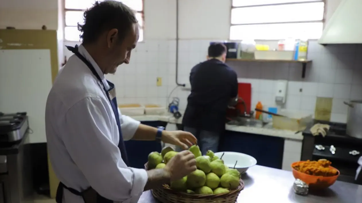 Más de 300 escuelas reciben en la actualidad frutas y verduras de producción regional