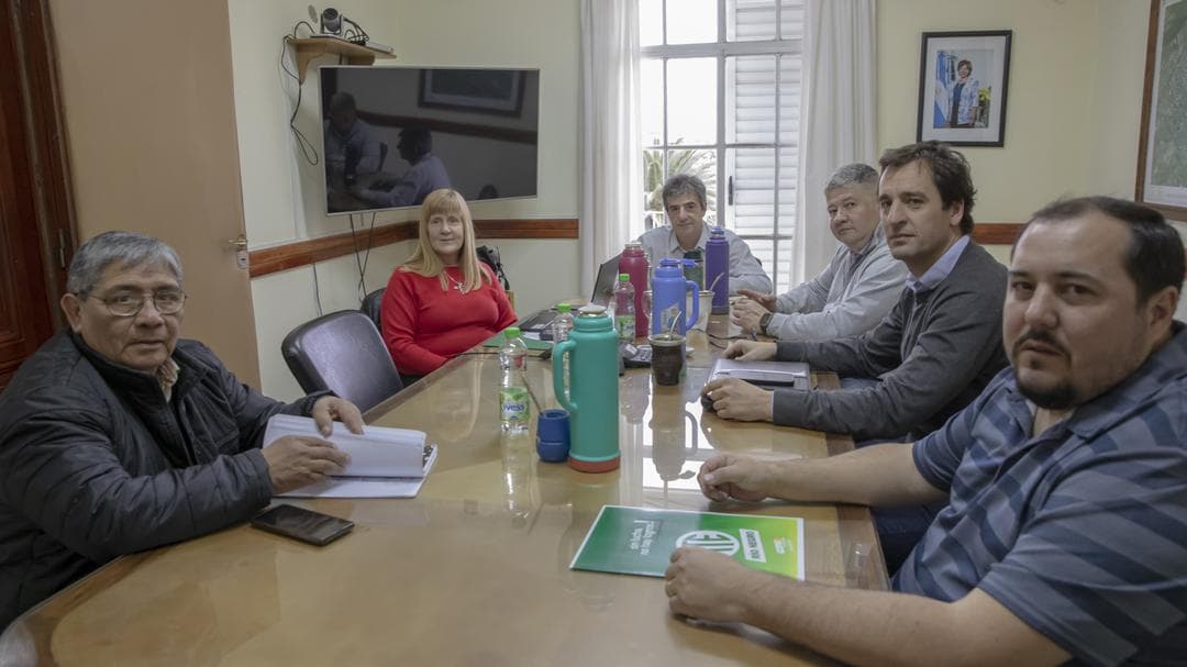 Bono de 60 mil pesos y convocatoria para hablar de recomposición salarial para los estatales