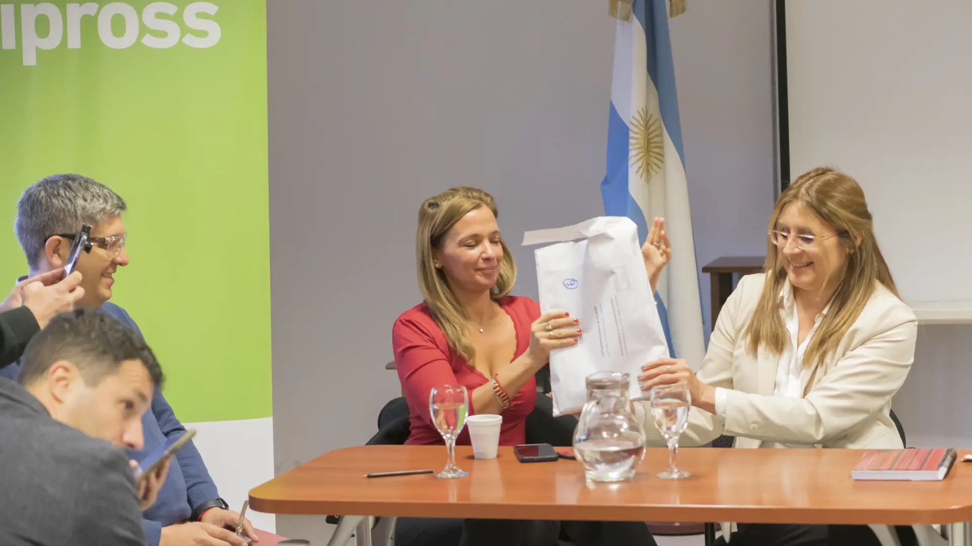 Más de 13 mil millones de pesos para comprar medicamentos oncológicos desde IPROSS